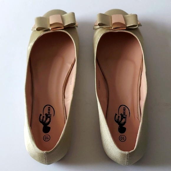 CG Shoes Light Gold Bow Embellished Dress Flats - Picture 6 of 8